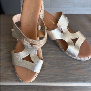 Andre Assous Metallic Platino Espadrille Sandals